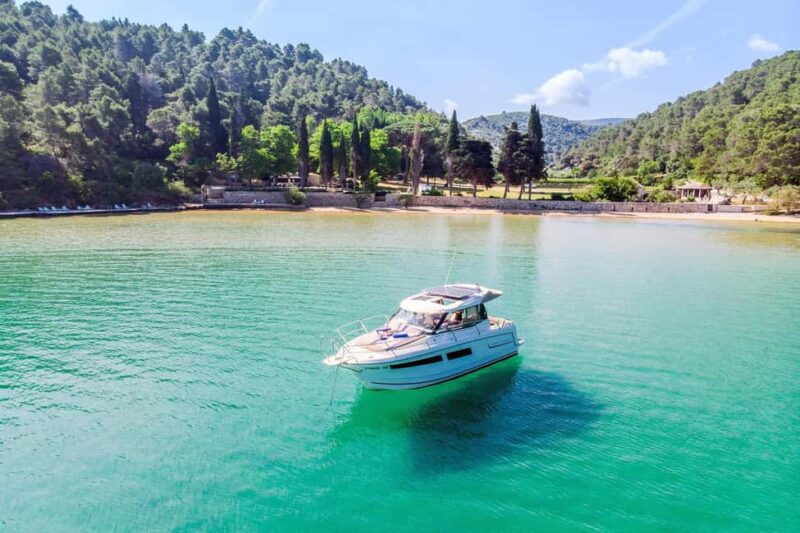 Private speedboat tours Sea Symphony - Relax in Mala Stiniva Bay on Hvar Island
