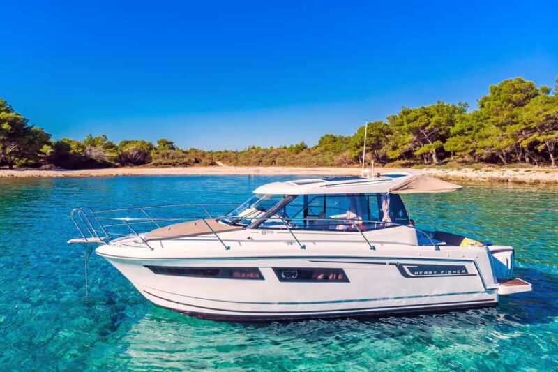 Private speedboat tours Sea Symphony - Stroll Through Jelsa or Taste Fine Wines at Dubokovi Winery