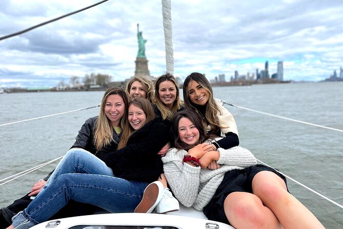Private Statue of Liberty Sailing Tour - Onboard Amenities and Comfort Features