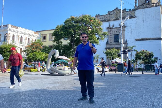 Private Street Food Tour and City Tour Guadalajara - Best Rated - Experience the Cultural Vibe at Plaza Tapatía