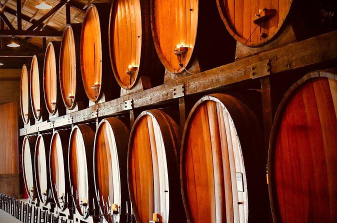 Private Summerlands Bottleneck Drive Wine Tour from Kelowna - SummerGate Winery’s Boutique Style and Sustainable Practices