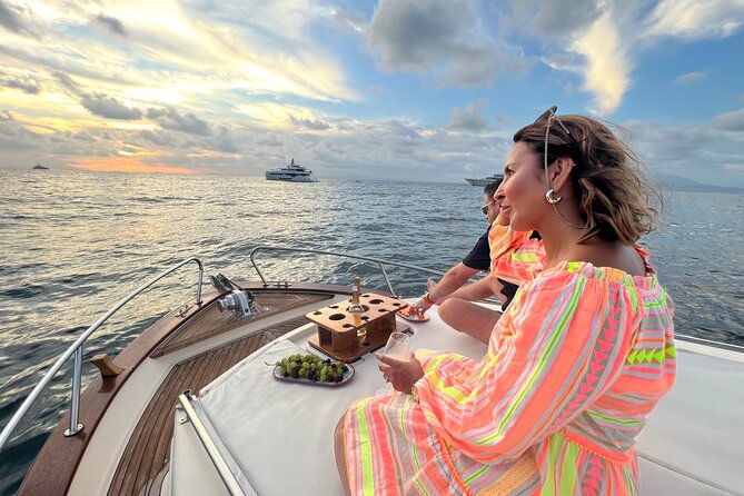 Private Sunset Experience With aperitif and music - Enjoying the Sunset Outside Marina Grande