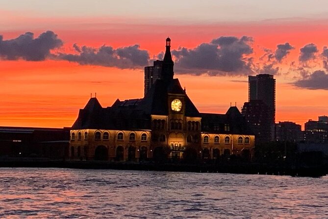 Private Sunset Sail of NYC Skyline and Statue of Liberty - Brooklyn Bridge and Iconic East River Landmarks
