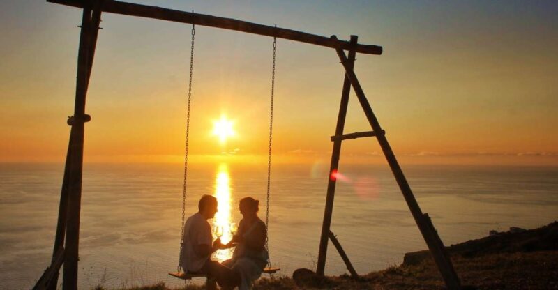 Private Swing Special place w/ Wine and Fruits 4x4 jipe tour - Key Points