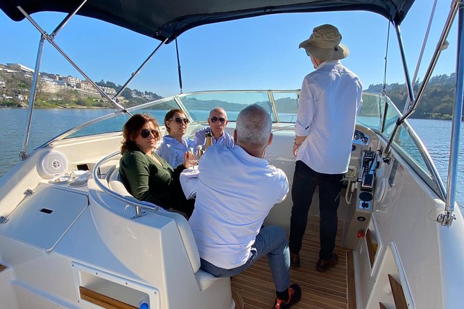 Private tasting in the Douro (1 to 6 people) on a Yacht just for you - Key Points