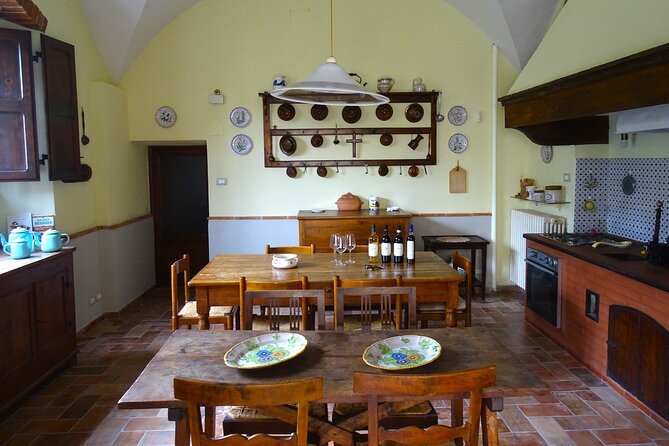 Private tasting of organic wines in the cellar in Arezzo - The Hosts: Valentina and Carlo