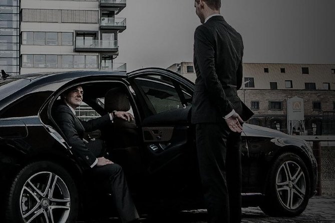 Private Taxi Service between Amsterdam and Schiphol Airport - Efficient and Comfortable Transfer Between Amsterdam and Schiphol Airport