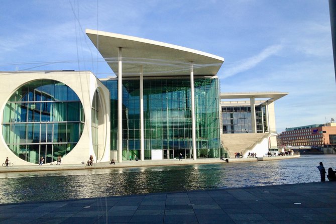 Private Taxi Tour of Berlin East and West and Neighbourhood approx. 4-6h - Political and Architectural Landmarks in East Berlin