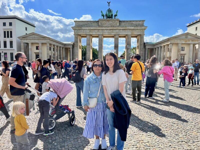 Private Taxi Tour through Berlin Extended & Relaxed ca 6-8h - Exclusive Access with the Humboldt-Forum Rooftop Ticket