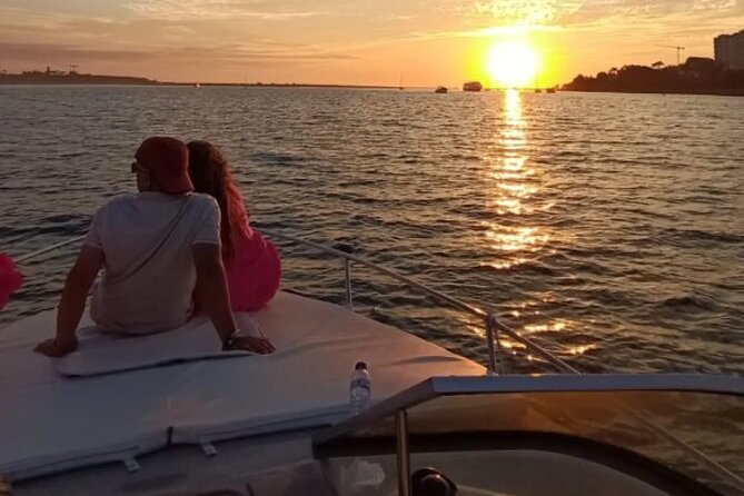 Private Tour 1h: Foz, Ribeira and Pte. D.luis, group price up to 6px - Stops at Cais de Gaia and Ribeira: Port Wine and City Life