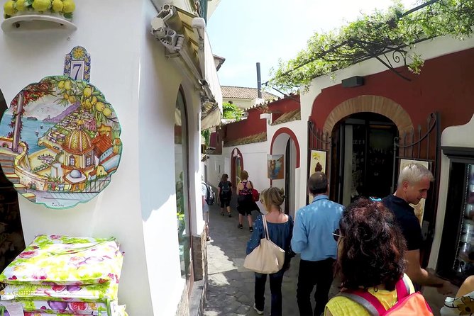 Private tour Amalfi Coast and Pompei: Positano and Sorrento - The Guide’s Role and Local Expertise