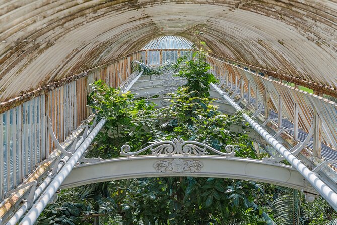 Private Tour Amazing Kew Gardens & London Landmarks - Starting the Day with Private Transportation in London