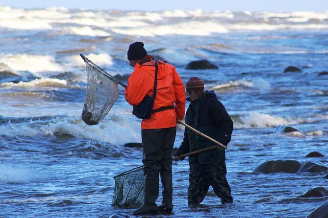 Private Tour: Amber Catching in Curionian Spit From Klaipeda - Tasting Traditional Lithuanian Smoked Fish at Tik pas Jon