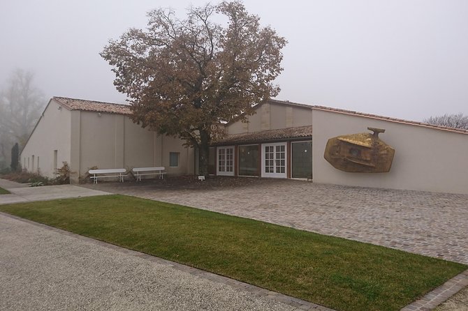 Private tour and visits on the Medoc Castle Route (Luxury Minivan) - Logistics and Comfort on the Tour