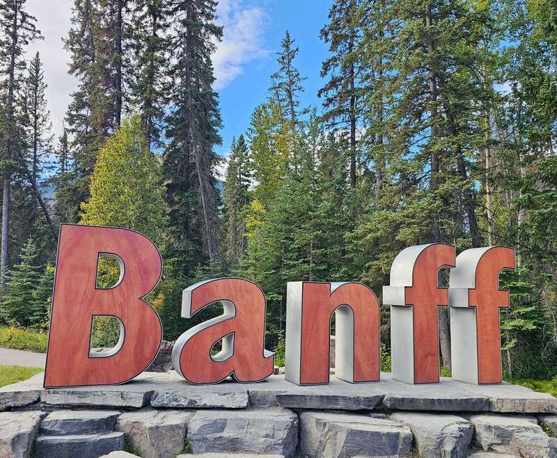 Private Tour Banff/Emerald Yoho Customized Sightseeing - Activities and Dining Options: Hiking, Canoeing, and Local Cuisine