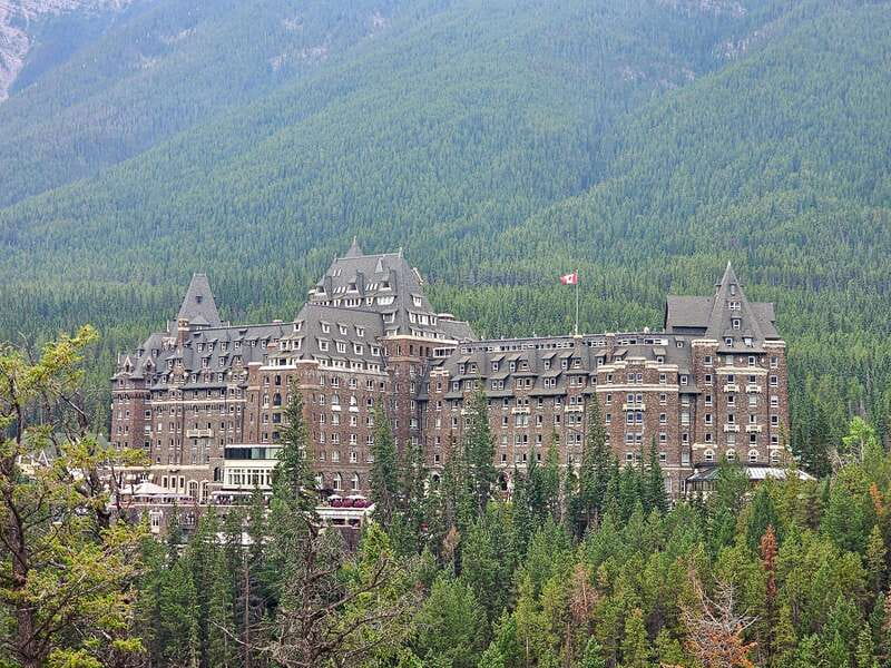 Private Tour Banff/Emerald Yoho Customized Sightseeing - Booking and Seasonal Variations