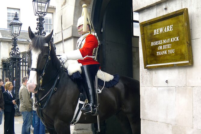 Private Tour: Black Taxi Tour of London - Iconic Views of the Houses of Parliament and Big Ben