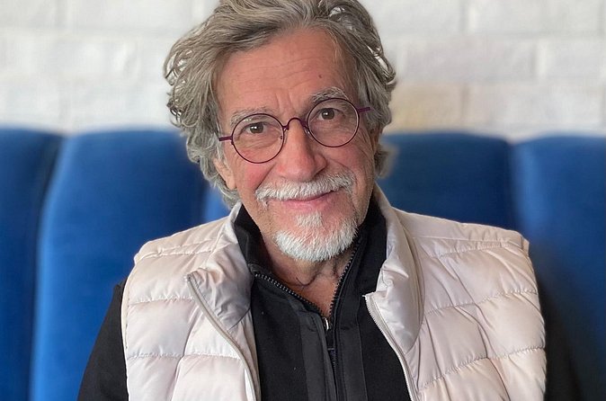 Private Tour DE Montreal EN Car with Certified Guide - Exploring Place dYouville and the Museum Observatory