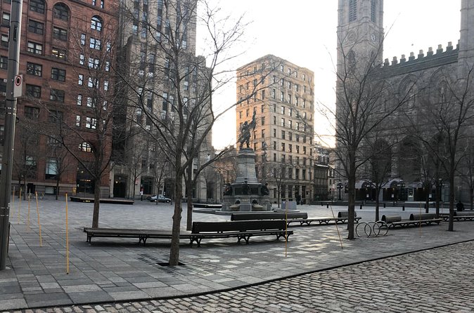 Private Tour DE Montreal EN Car with Certified Guide - Suitable for All Types of Visitors