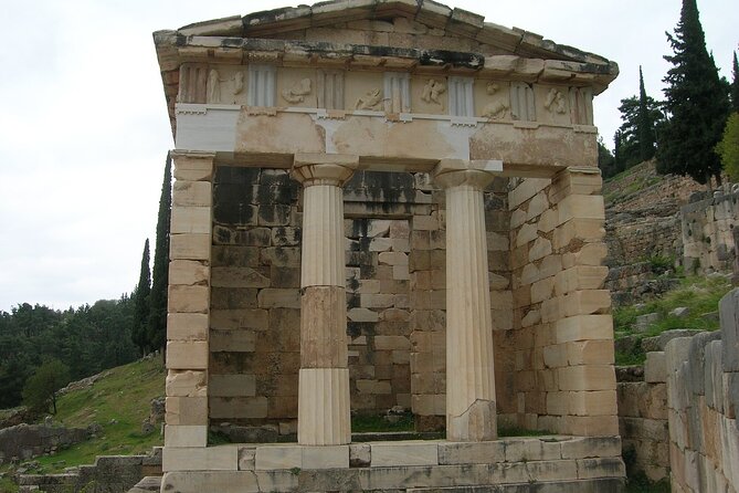 Private Tour Delphi, Village of Arachova, Osios Loukas Monastery - Who Should Consider This Tour?