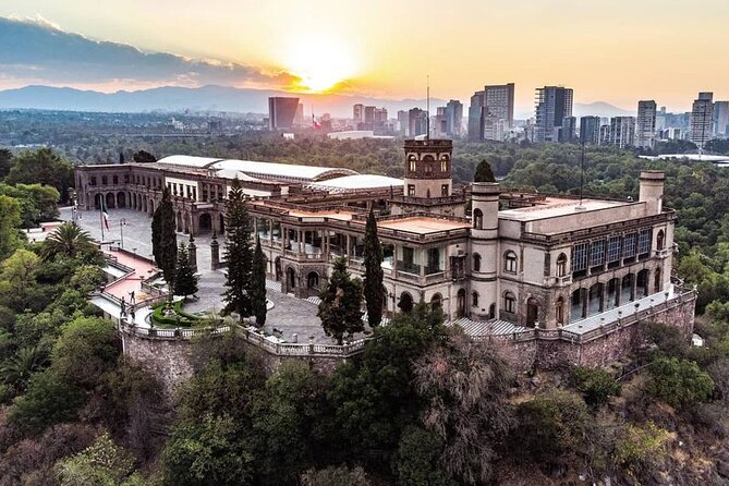 PRIVATE Tour Downtown & Anthropology Museum & Chapultepec Castle - The Cultural Heart: Palacio de Bellas Artes