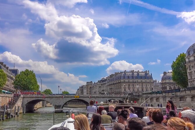 Private Tour, Eiffel Tower Lunch, Summit & Seine Cruise Options - The Role of the Private Guide and Audio Commentary