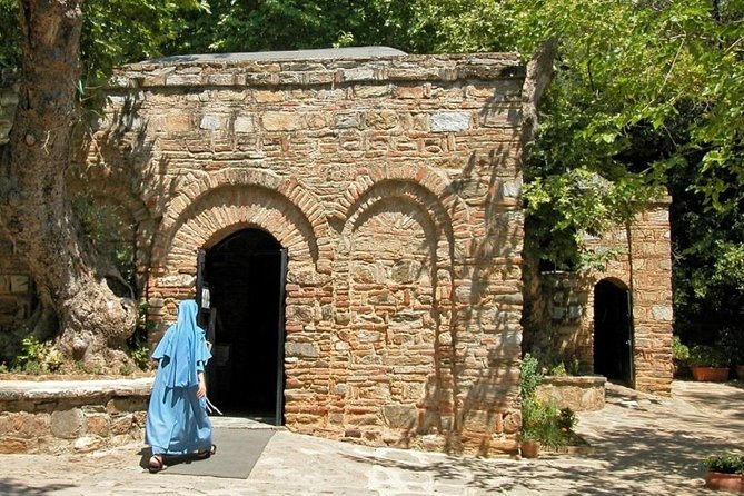 Private Tour: Ephesus and St. Mary's House from Izmir with Lunch - Visiting the Ruins of Ephesus: A Window into Ancient Life