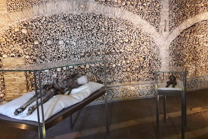 Private Tour Évora E Monsaraz - Visiting the Igreja dos Lóios and the Chapel of Bones