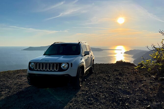 Private tour experience in Santorini island - Admiring Firostefani’s Blue and White Domes