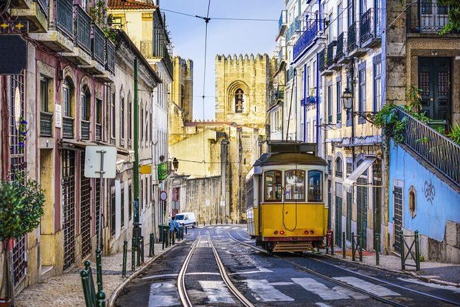 Private Tour: Explore the Places and the Unseen Sides of Lisbon - Visiting the Castle of São Jorge for Panoramic City Views