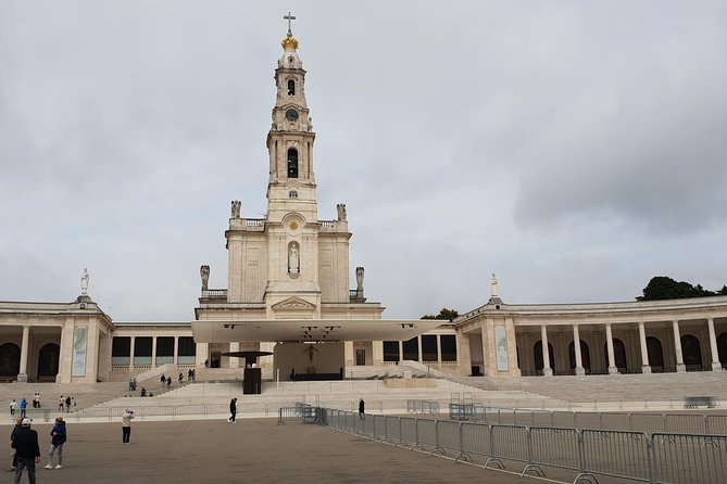 Private Tour Fátima - Batalha - Nazaré - Óbidos Full Day - Modern Comforts and Practical Details of the Tour