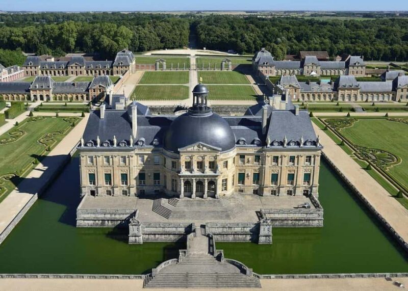 Private Tour Fontainebleau & Vaux-le-Vicomte from Paris - Exploring Vaux-le-Vicomte’s Baroque Grandeur