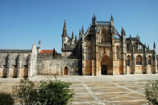 Private tour for 1 to 8 people: Fátima, Batalha, Nazaré and Óbidos - Value and Booking Considerations