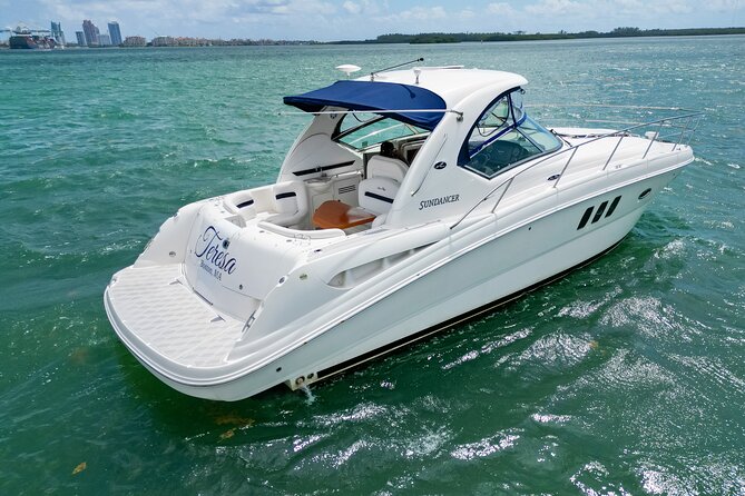 Private tour for 12 people on a 40 ft Yacht, Ft Lauderdale bay - Inclusive Amenities for a Hassle-Free Day on the Water