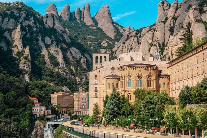 Private Tour from Barcelona to Montserrat (with guide) - The Guide and Personal Attention