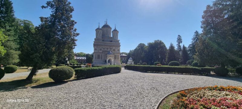 Private Tour from Bucharest: Transfagarasan Top Sights - Climbing Poienari Fortress: A Historic Climb with Panoramic Rewards