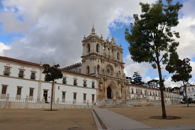 Private Tour from Lisbon to Porto  Your Journey, Your Adventure! - Visiting the Iconic Religious Sites of Fatima and Alcobaça