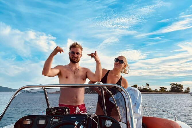 Private Tour from Split: Blue Lagoon & 3 Islands + Wine Included - The Comfort and Expertise of the Skipper