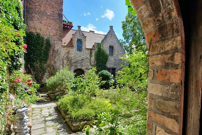 Private tour: From your hotel + see the Madonna of Michelangelo - Visiting the Basilica of the Holy Blood