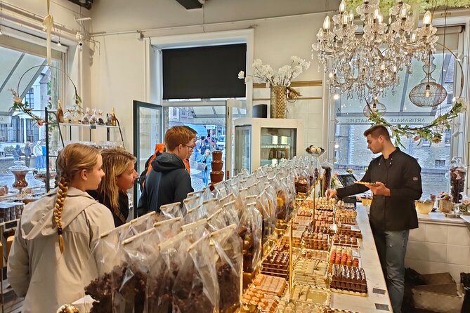 Private tour: From your hotel + see the Madonna of Michelangelo - Exploring the Iconic Onze-Lieve-Vrouwekerk