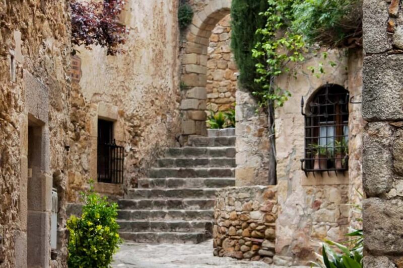 Private Tour Girona & Medieval Villages from Barcelona - Key Points