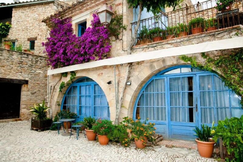 Private Tour Girona & Medieval Villages from Barcelona - Enjoying a Mediterranean Lunch in Pals