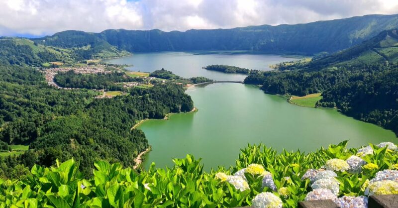 Private Tour Half Day Sete Cidades and pineapple production - Discovering the Pineapples of São Miguel