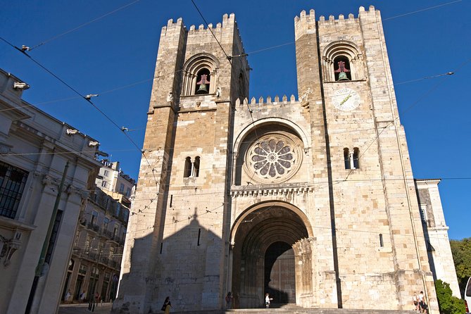 Private Tour: Highlights of Historical Lisbon in 4H with Transfer - Touring the Vibrant Baixa and Chiado Districts