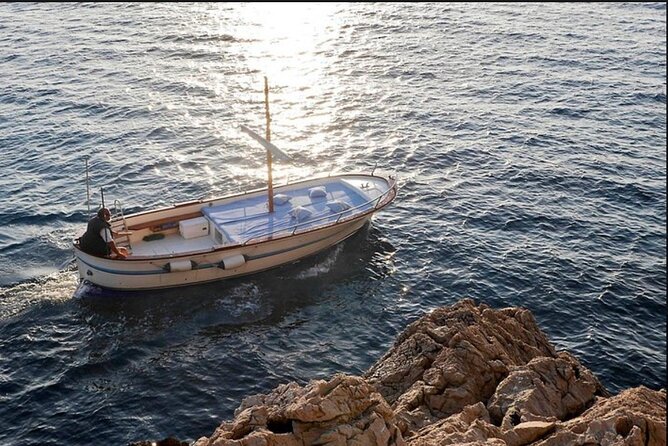 Private tour in a typical Capri boat - Drinks, Photos, and Fun on Board