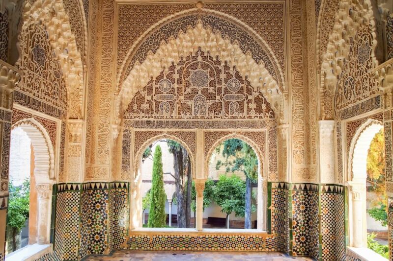 Private tour in all complete complex of Alhambra with ticket - Price and What’s Included