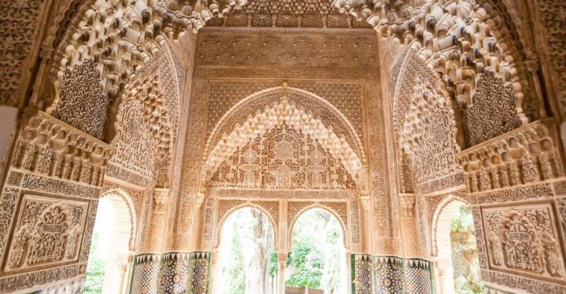 Private tour in all complete complex of Alhambra with ticket - Potential Drawbacks and Considerations
