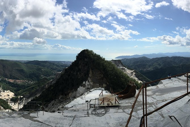 PRIVATE tour in Carrara marble quarries with 4x4 vehicles - Key Points