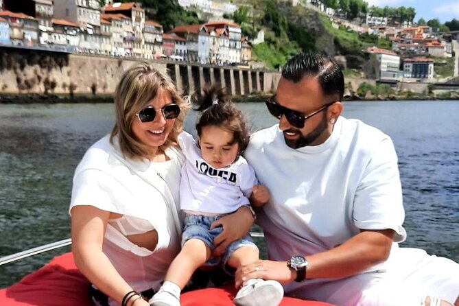 Private Tour in Douro, with tasting,on a Yacht for up to 5 People - The Welcome Drink and Initial Sail