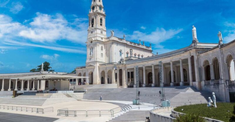 Private Tour in Fátima, Nazaré and Óbidos from Lisbon - Discover Portugal’s Spiritual, Architectural, and Coastal Highlights in a Private Day Tour